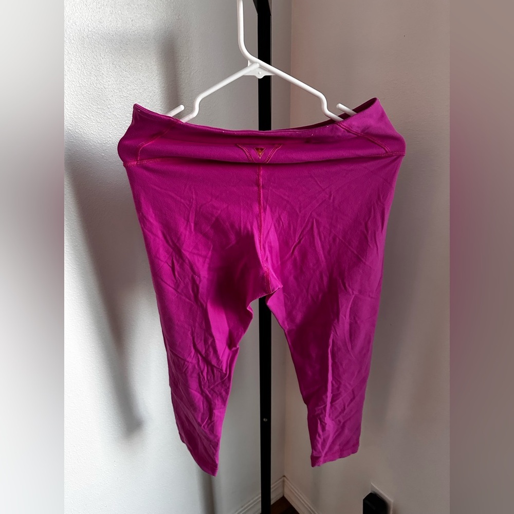 Pink capri leggings size medium - Picture 2 of 4